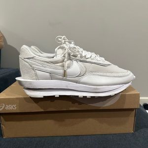 Nike Sacai triple white size 10